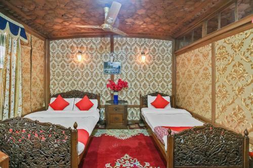Hotel Oyo 24379 Houseboats Plato Group