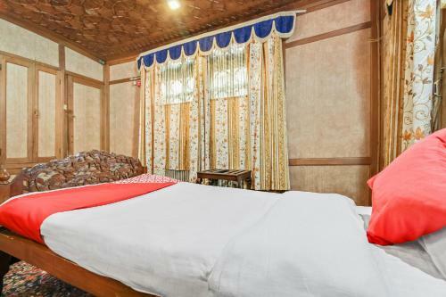 Hotel Oyo 24379 Houseboats Plato Group
