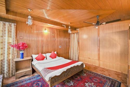 Hotel Oyo 24379 Houseboats Plato Group