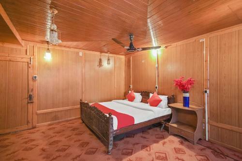 Hotel Oyo 24379 Houseboats Plato Group