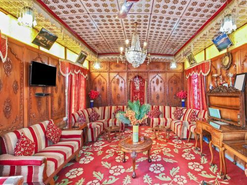 Hotel Oyo 24379 Houseboats Plato Group