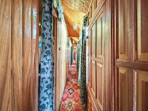 Hotel Oyo 24379 Houseboats Plato Group