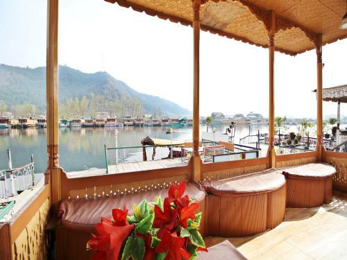 Hotel Oyo 24379 Houseboats Plato Group