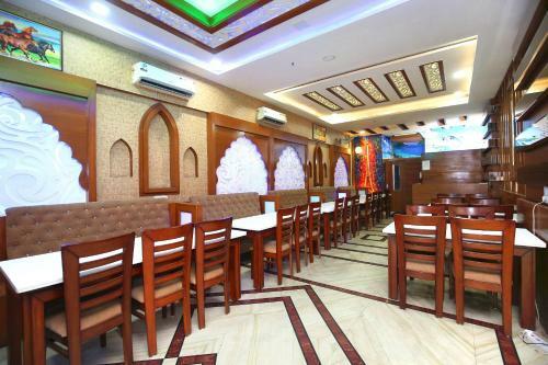 Oyo 26217 Hotel Gst Grand Plaza