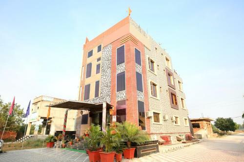 Oyo 26217 Hotel Gst Grand Plaza