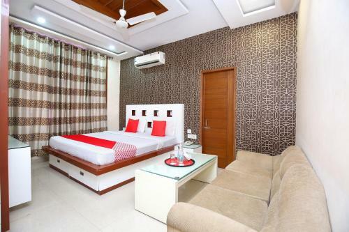 Oyo 26217 Hotel Gst Grand Plaza