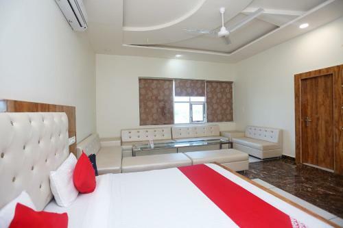 Oyo 17312 Tandoori Veg Hotel