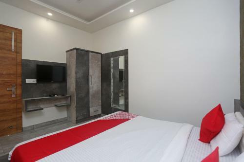 Oyo 17312 Tandoori Veg Hotel