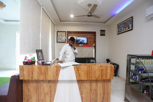 Oyo 17312 Tandoori Veg Hotel