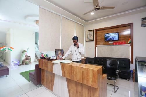 Oyo 17312 Tandoori Veg Hotel