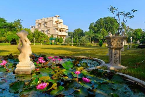 Hotel Champaner Heritage Resort