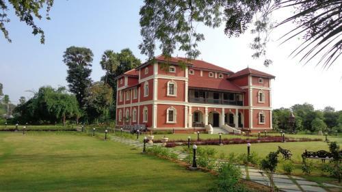 Hotel Champaner Heritage Resort
