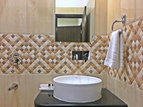 Hotel Genx Plaza Mughal Sarai