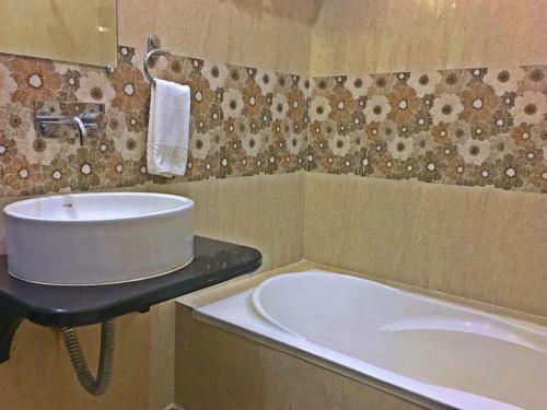 Hotel Genx Plaza Mughal Sarai