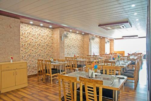 Hotel Genx Plaza Mughal Sarai