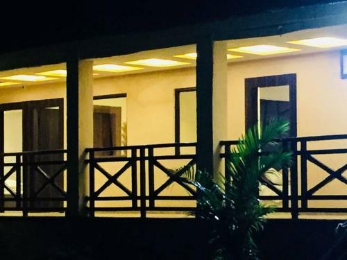 Hotel Khalsa -lake View