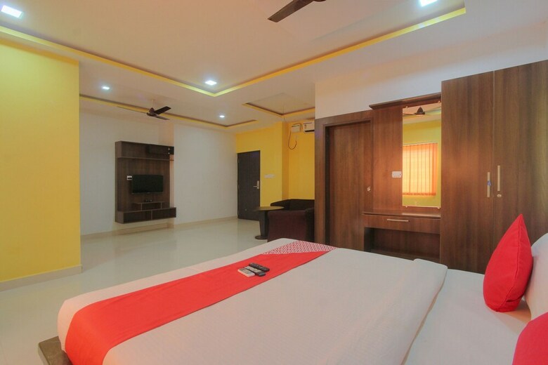Capital O 15965 Hotel Nandi Gateway