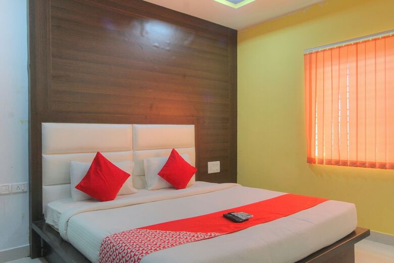 Capital O 15965 Hotel Nandi Gateway