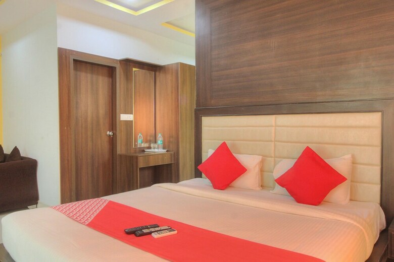 Capital O 15965 Hotel Nandi Gateway