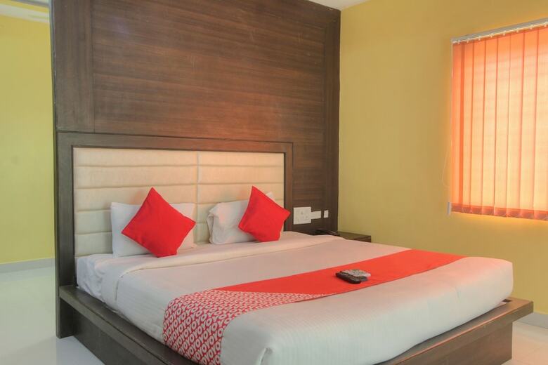Capital O 15965 Hotel Nandi Gateway