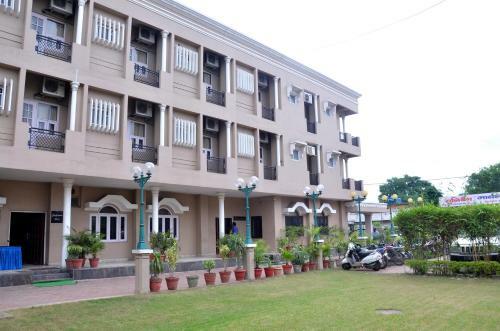 Hotel Raj Residency