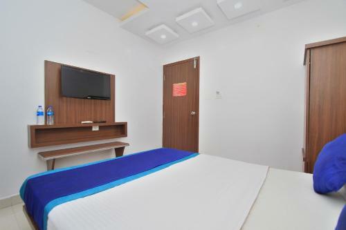 Oyo 12153 Hotel B S International