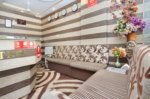 Oyo 12153 Hotel B S International