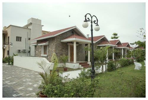 Hotel The Lohana Village Resort