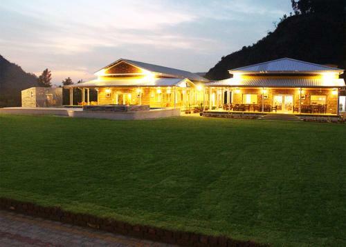 Hotel Four Banyans Spirit & Nature Resort