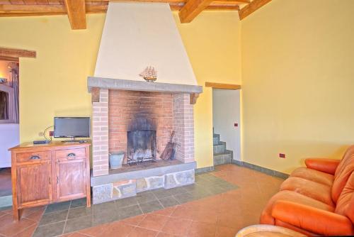 San Giorgio A Colonica Apartment Sleeps 4
