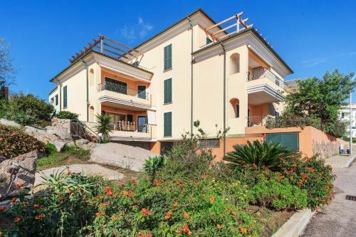 Apartment Giallo