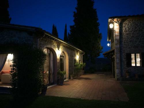 Montebenichi Villa Sleeps 8 Pool Wifi
