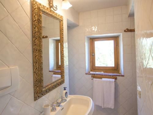 Montebenichi Villa Sleeps 8 Pool Wifi