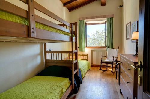Casatico Villa Sleeps 8 Pool Wifi