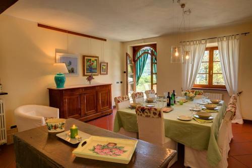 Casatico Villa Sleeps 8 Pool Wifi