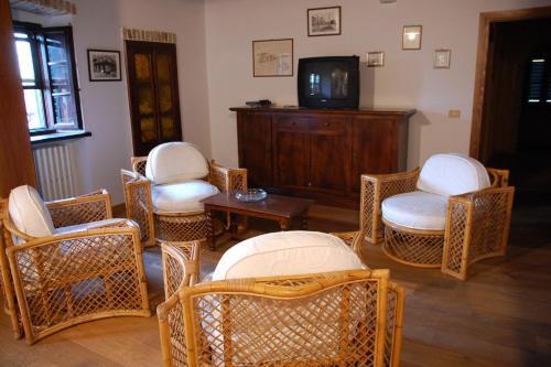 Libbiano Villa Sleeps 20 Pool Wifi