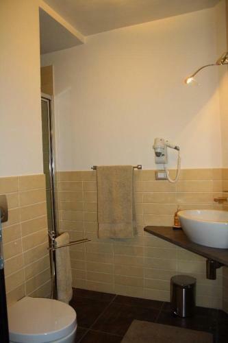 Confinedeisanti B&B