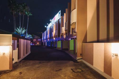 Hotel Tinkerbell (Adult Only)