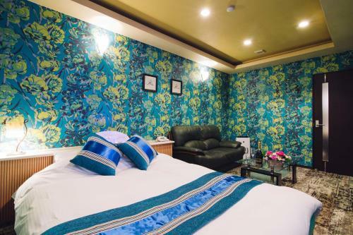 Hotel Tinkerbell (Adult Only)