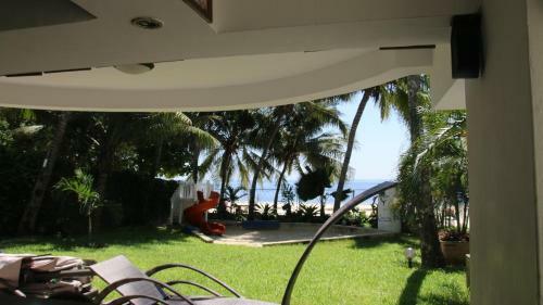 Modern Beach Front Studio Apartment - B44