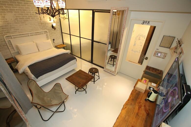 February Hotel Seongseo