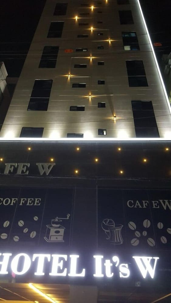 Hotel It's W