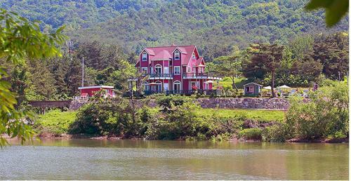 Lacvert Pension