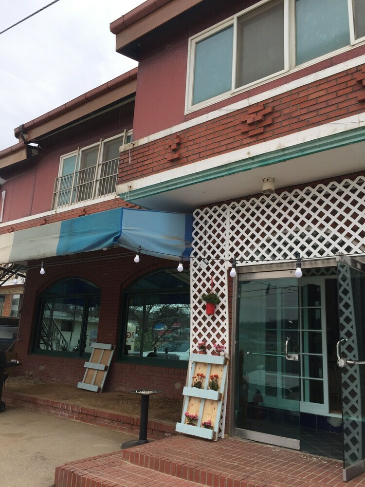 Hostal The Guesthouse Dmz Stay