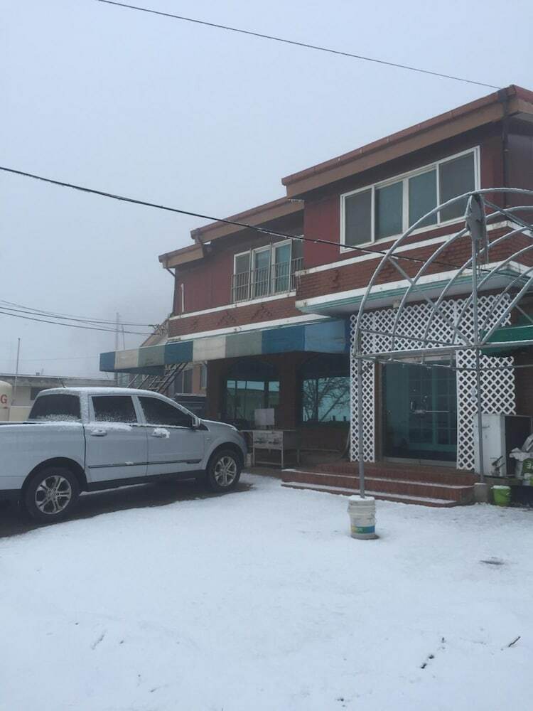 Hostal The Guesthouse Dmz Stay