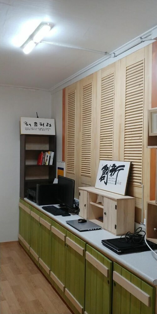 Hostal The Guesthouse Dmz Stay