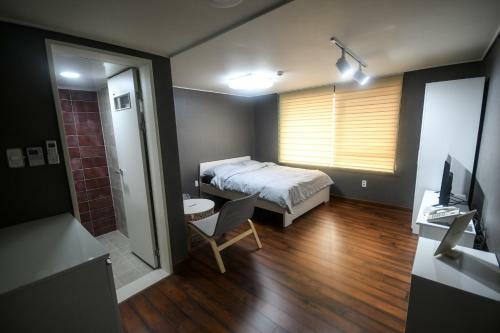 Hostal Bluehum Guest House
