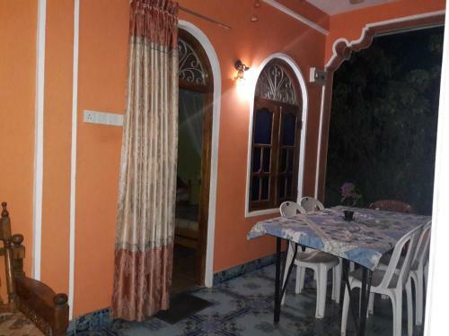 Hostal Abi Holiday Inn