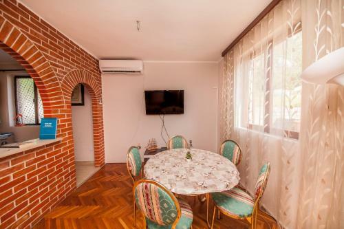 Hostal Alex Guesthouse