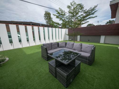 Glass House Tmn Nordin